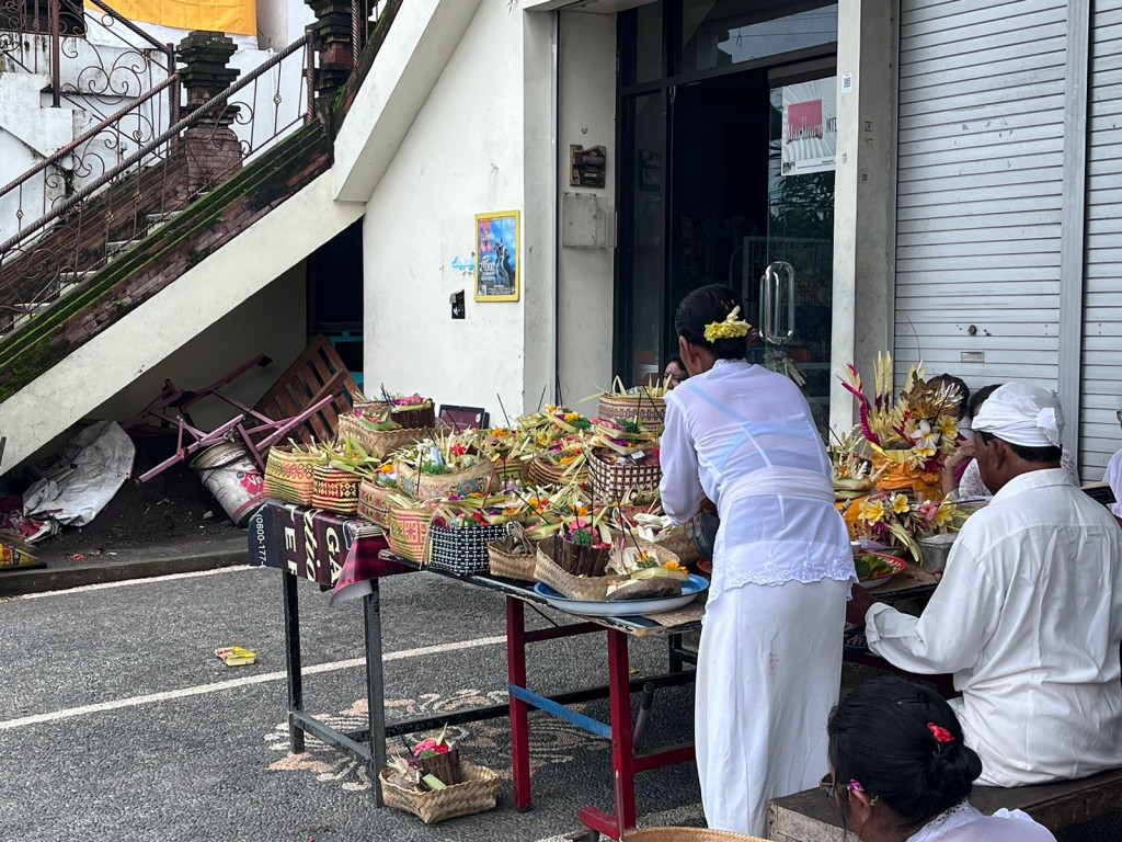 PIODALAN PURA MELANTING DESA ANGANTAKA